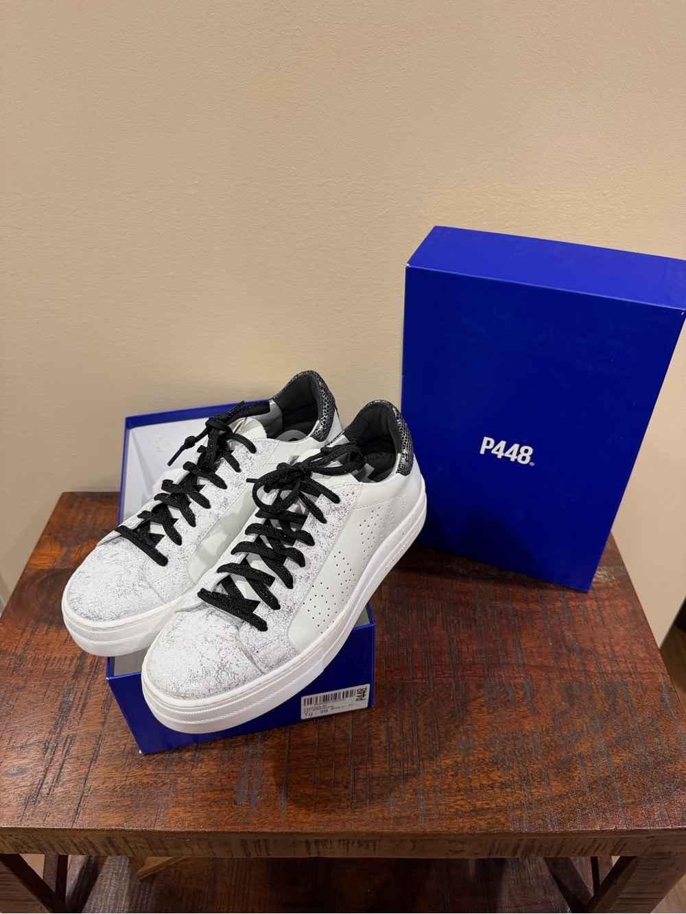 P448 Women’s White Pacific Tennis Shoe, Size 8